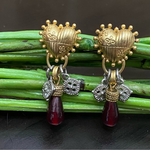 Vintage ARIZONA Jeans Co. Gold-tone Heart Beaded Drop Earrings - Picture 3 of 13